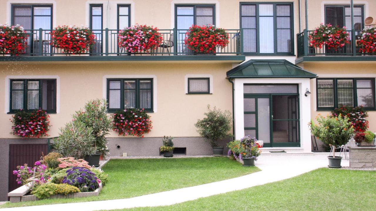 Gastehaus Moser Bed and Breakfast Podersdorf am See Eksteriør billede