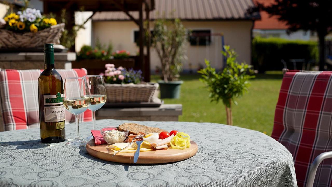 Gastehaus Moser Bed and Breakfast Podersdorf am See Eksteriør billede